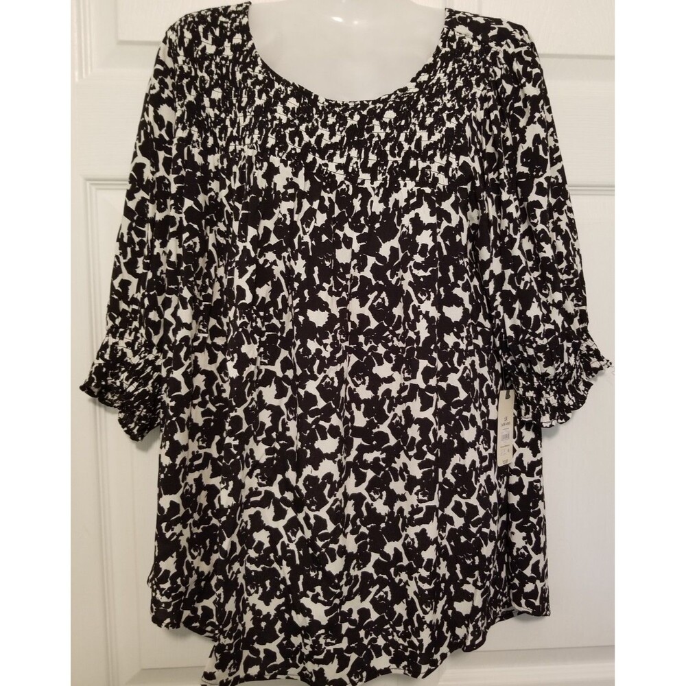 Women's Top Blouse Black & White Geometric Smocked Neckline NEW Tags Size 1X